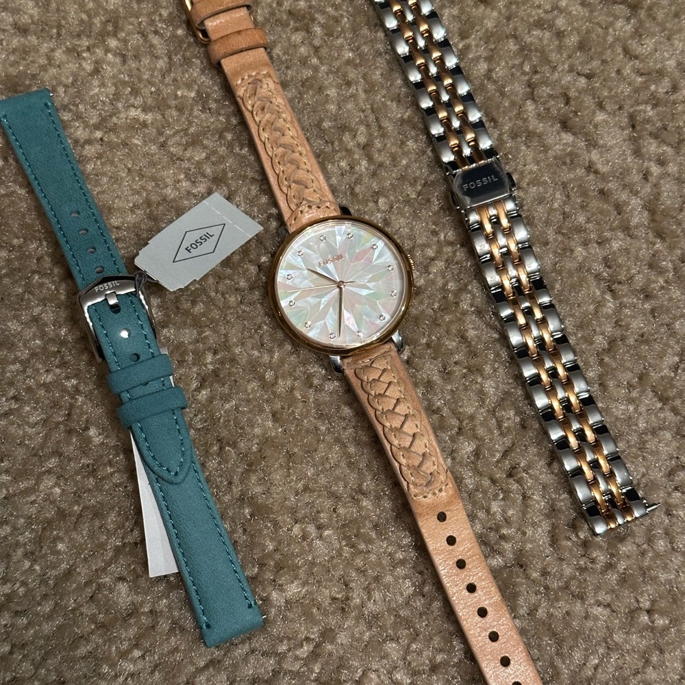 Fossil Watch With Three Interchangeable Straps - image 2